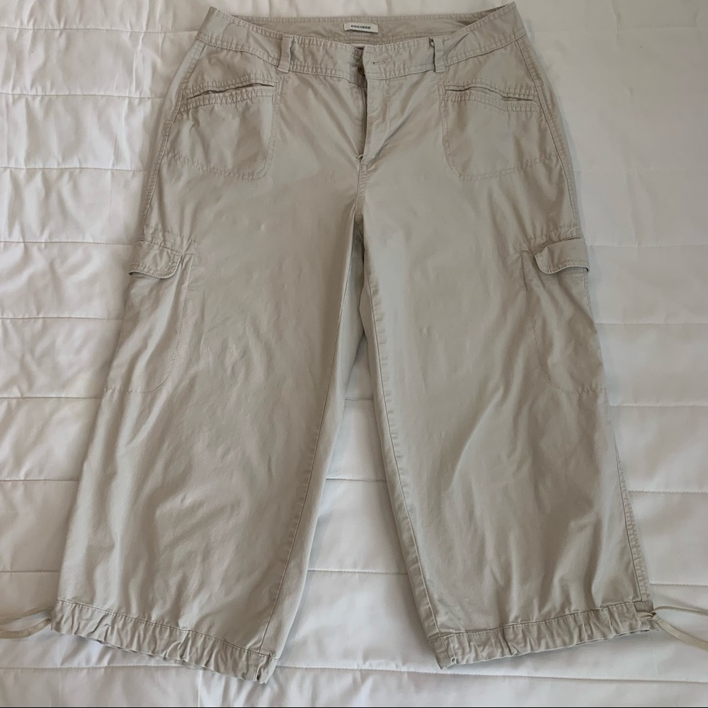 Dockers tan cargo capris, size 10